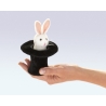 Marionnette à doigt lapin dans son chapeau