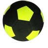 Ballon de football jaune